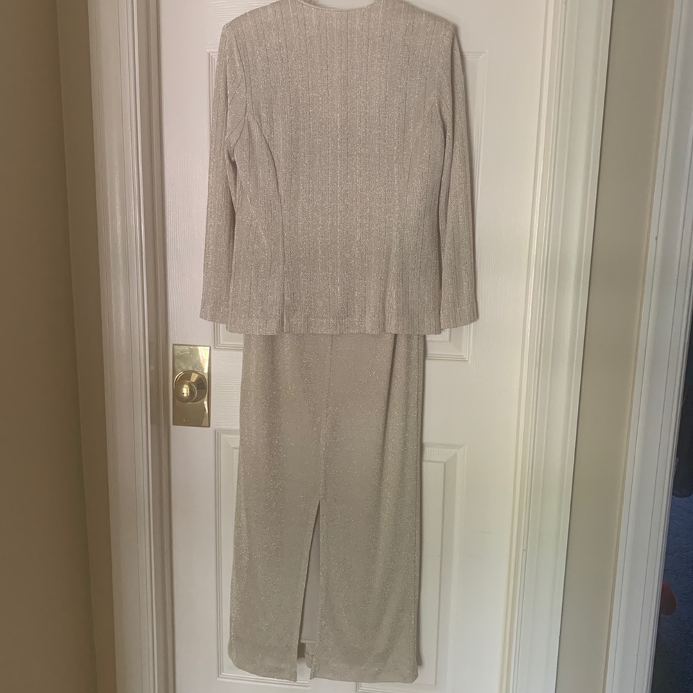 R & M RICHARDS FORMAL GOWN - Picture 8 of 8